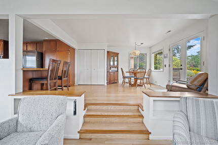 Steps to Den/2nd living room