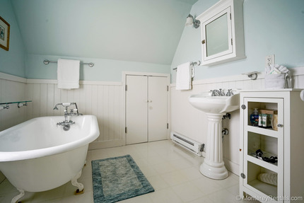 Upper Bathroom